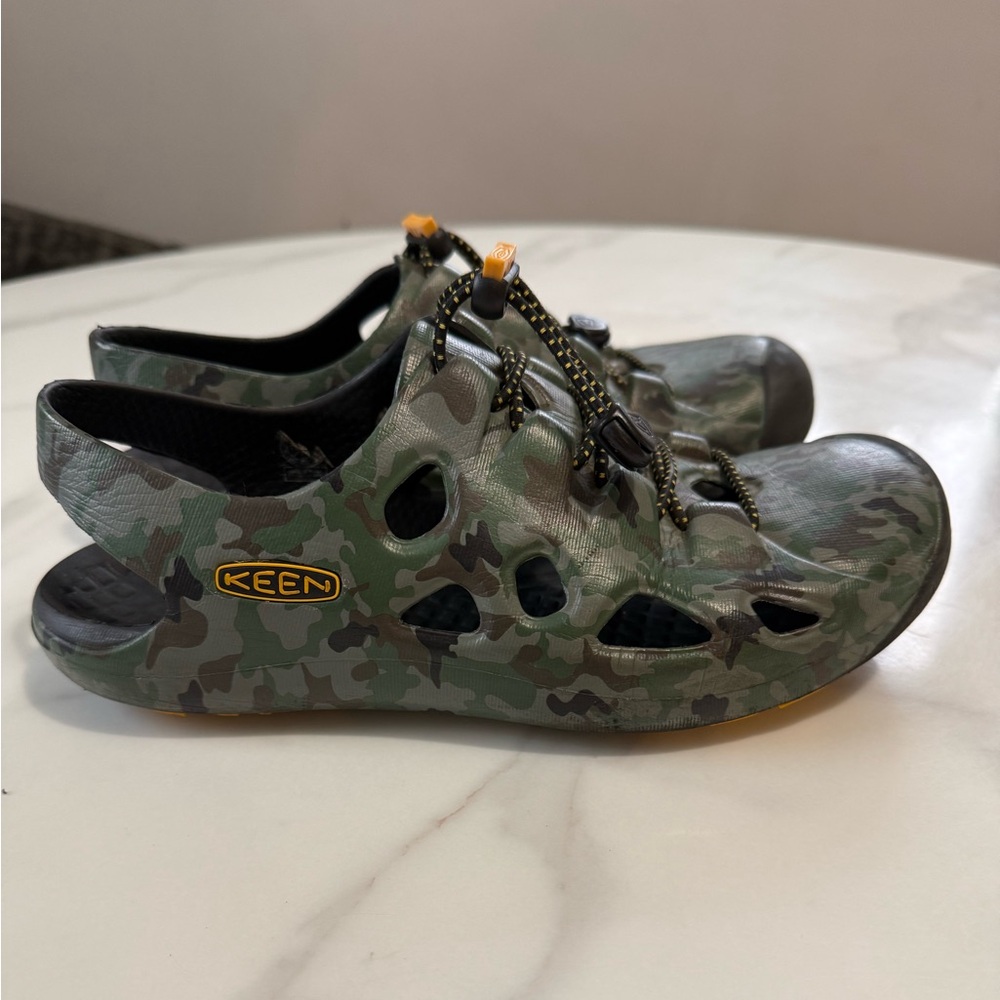 KEEN Kids Camouflage Water Shoes in Green and Black
